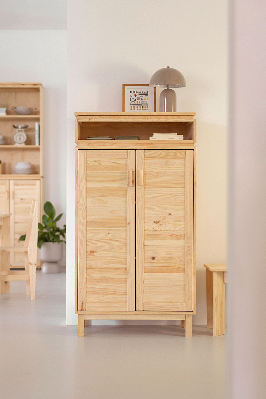 Imagen de ambiente 1 para:Armario de madera natural para el recibidor